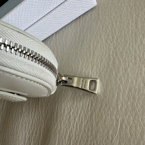 NEW PRADA Coin Case 1Tl431 Leather Triangular Plate White Round Purse Ladies - Picture 6 of 7